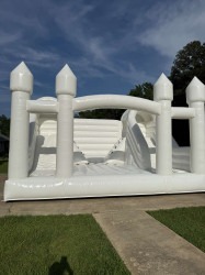 IMG 1748 1746028628 White Castle Bounce House